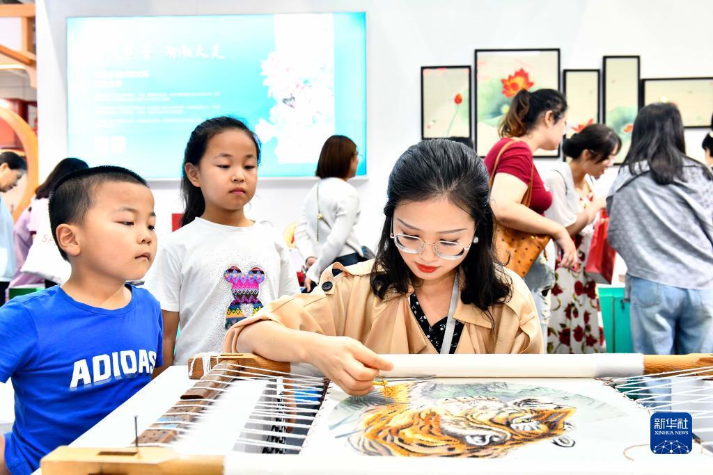 手机港式五张哪个棋牌可以玩